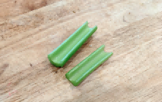 芹菜切成片，用于野生克拉茨蜗牛食谱。