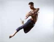 摄影：Lee Gumbs，由 Ryan Steele 提供