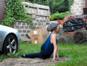比巴·贝尔 (Biba Bell) 将特定地点的表演视为即兴创作。摄影：Corrie Baldauf，由 Biba Bell 提供。