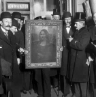 1911年这幅画在法国卢浮宫美术馆被盗